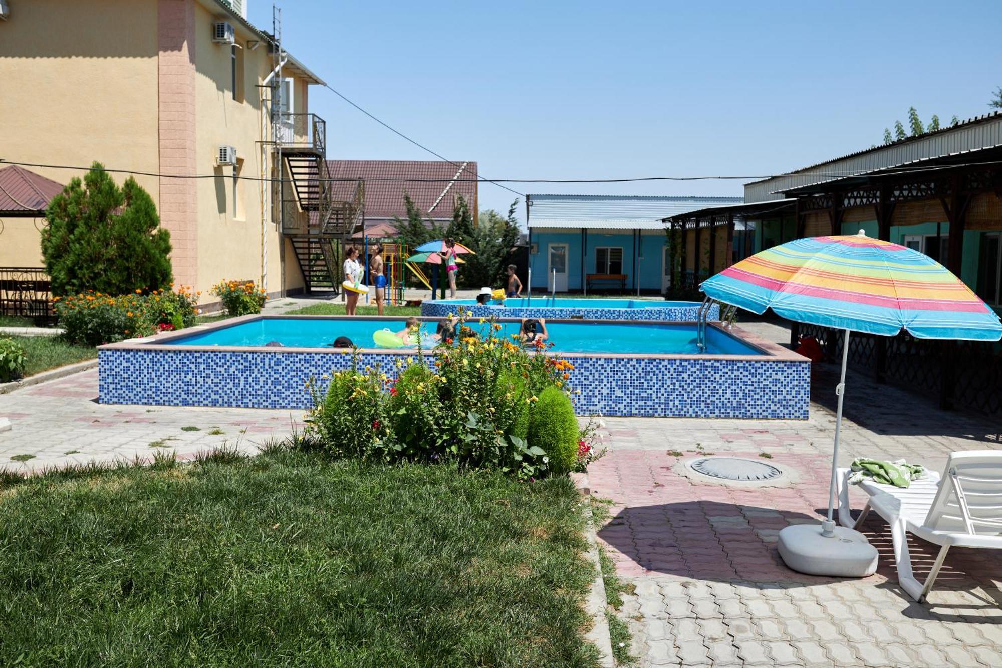 Malibu Guest House Kapchagay Exterior foto
