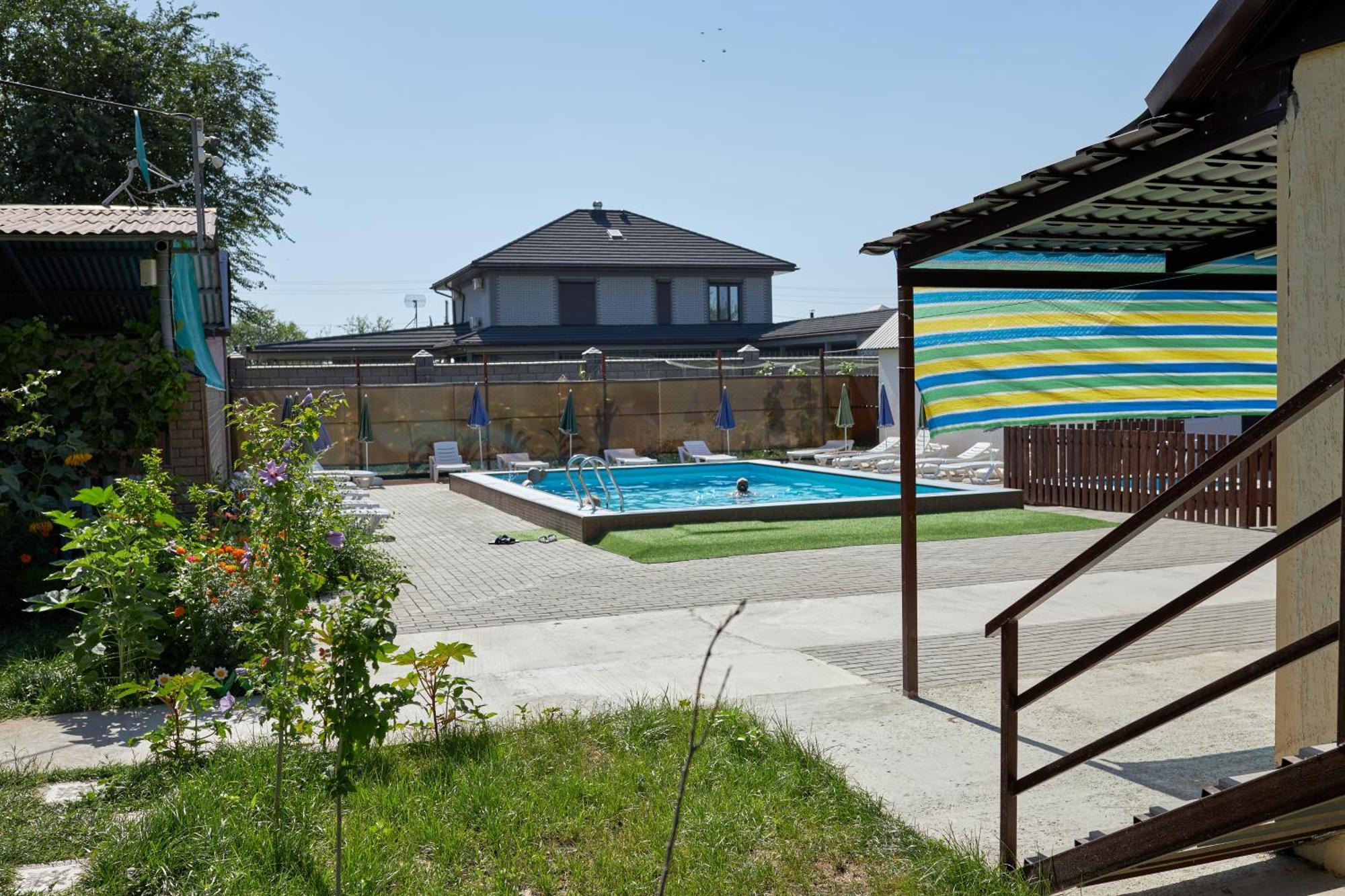Malibu Guest House Kapchagay Exterior foto