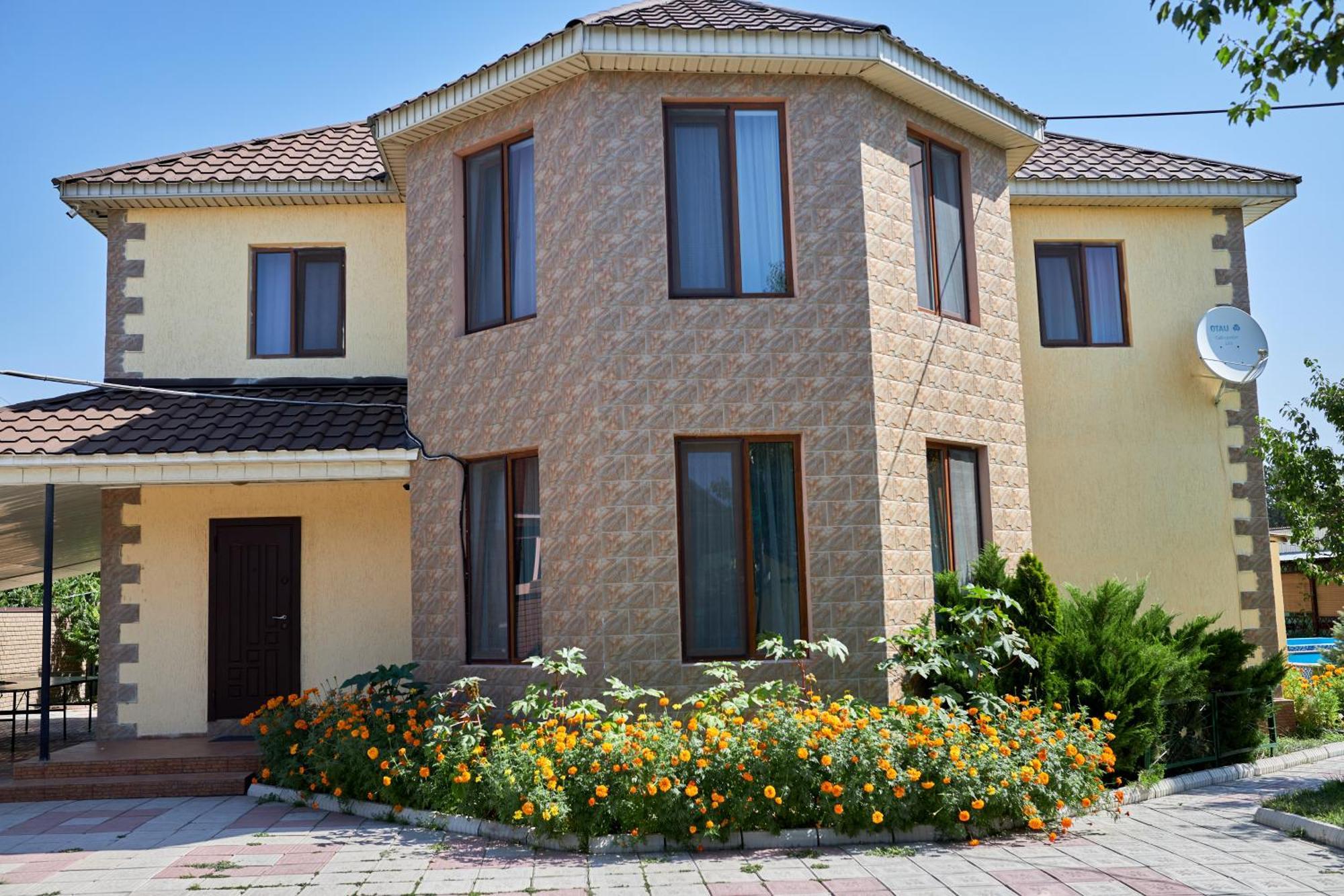 Malibu Guest House Kapchagay Exterior foto
