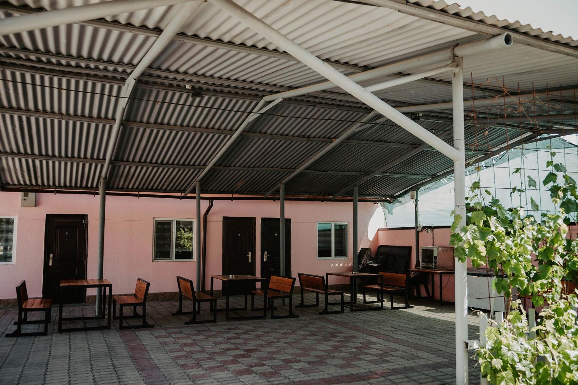 Malibu Guest House Kapchagay Exterior foto