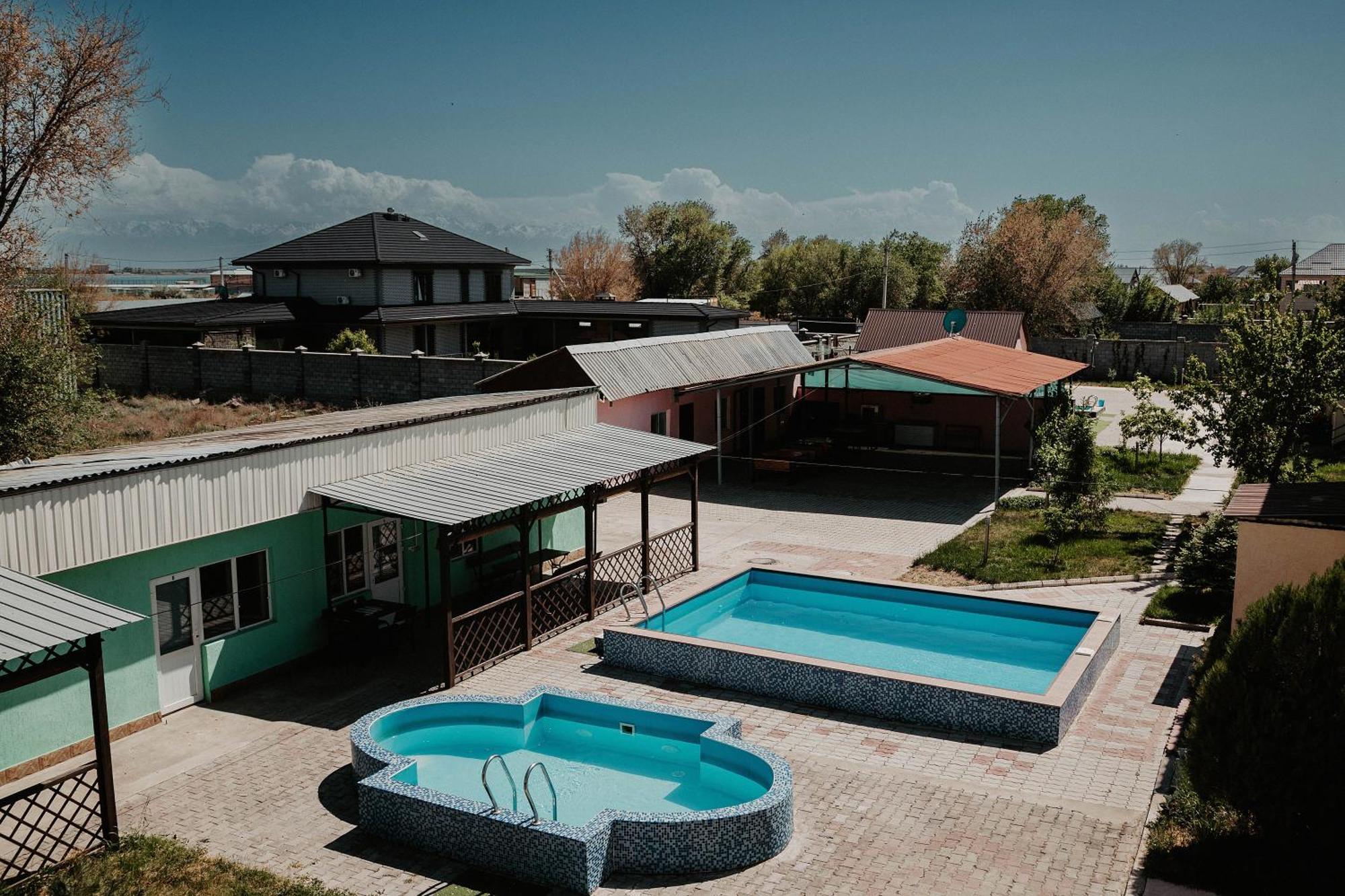 Malibu Guest House Kapchagay Exterior foto